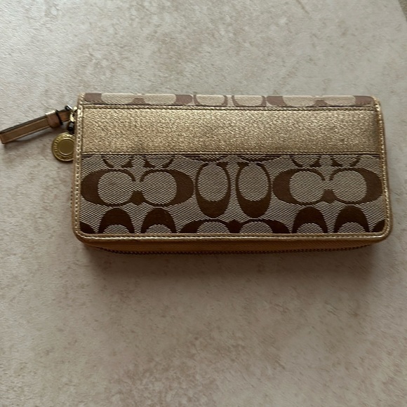 Brown and gold Coach wallet 😍🤎 - Picture 1 of 5